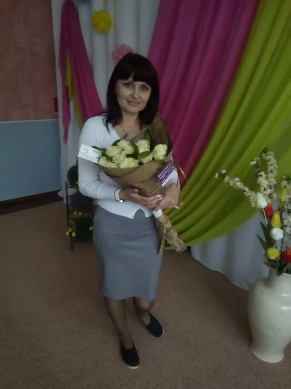 Шикарный букет белых роз